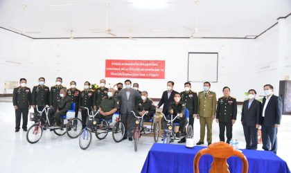 ປະທານປະເທດ ຢ້ຽມຢາມພະນັກງານເສຍອົງຄະ ສູນ 790 ແລະ 489