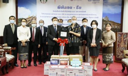 ອົງການ USAID ແລະ ກະຊວງສາທາລະນະສຸກ ເຢຍລະມັນ  ຊ່ວຍເຫລືອລົດຕູ້ເຢັນຂົນວັກຊີນ ແລະ ອຸປະກອນ ສະໜັບສະໜູນ ການສັກວັກຊີນປ້ອງກັນໂຄວິດ-19 ຢູ່ ສປປ ລາວ
