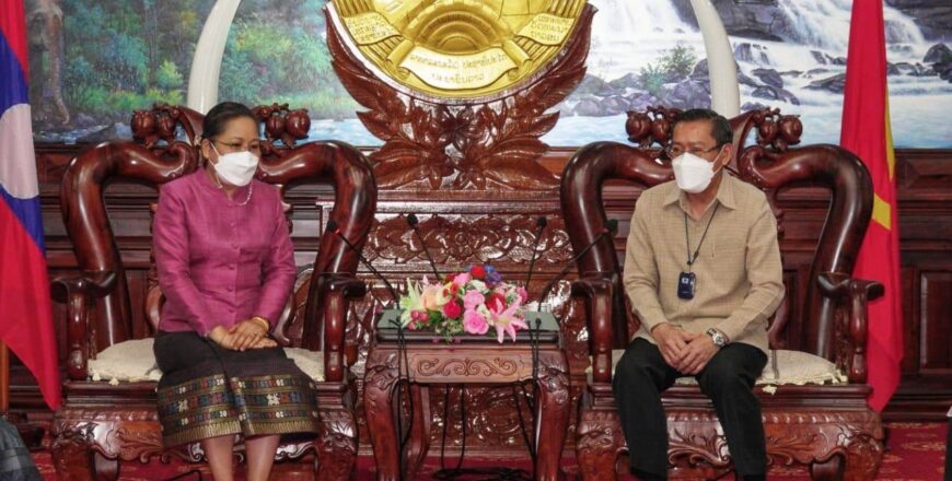 ລັດຖະມົນຕີກະຊວງ ຖວທ ພົບປະເຈົ້າແຂວງສາລະວັນ
