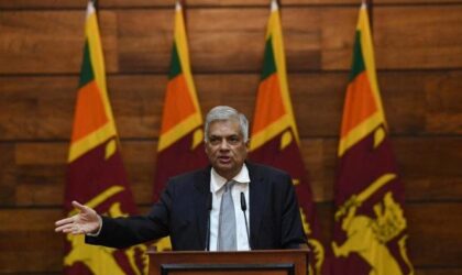 ທ່ານ Ranil Wickremesinghe, ນາຍົກສີລັງກາ, ຮັກສາການປະທານາທິບໍດີ ປະກາດສະພາວະສຸກເສີນ