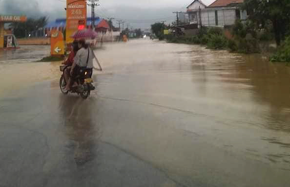 ສະພາບນໍ້າຖ້ວມຂັງບາງເຂດໃນ ຕົວເມືອງວັງວຽງ ເກີດຈາກມີການສ້ອມແປງປັບປຸງ ປັດຈຸບັນກັບສູ່ສະພາບປົກະຕິແລ້ວ