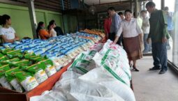 ເປີດຈຳໜ່າຍເຂົ້າສານໜຽວ ປະເພດ 2 ແຊກແຊງລາຄາຕະຫລາດ ຢູ່ນະຄອນຫລວງວຽງຈັນ