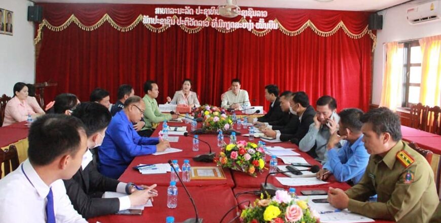 ເມືອງແກ່ນທ້າວ ຍັງພົບນຳໃຊ້ເງິນຕາຕ່າງປະເທດ (ເງິນບາດໄທ) ຊື້-ຂາຍສິນຄ້າ ການຈ່າຍຄ່າຈ້າງແຮງງານ ເປັນສ່ວນຫລາຍ ເມືອງແກ່ນທ້າວ ຍັງພົບນຳໃຊ້ເງິນຕາຕ່າງປະເທດ (ເງິນບາດໄທ) ຊື້-ຂາຍສິນຄ້າ ການຈ່າຍຄ່າຈ້າງແຮງງານ ເປັນສ່ວນຫລາຍ