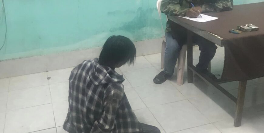 ພົນລະເມືອງດີສາມາດຈັບໂຈນໄດ້ ຢູ່ເຂດບ້ານ ໜອງດາ-ເກົ້າລ້ຽວ ທີ່ພວມເລາະຊອກລັກເຄື່ອງຂອງປະຊາຊົນ ພົນລະເມືອງດີສາມາດຈັບໂຈນໄດ້ ຢູ່ເຂດບ້ານ ໜອງດາ-ເກົ້າລ້ຽວ ທີ່ພວມເລາະຊອກລັກເຄື່ອງຂອງປະຊາຊົນ