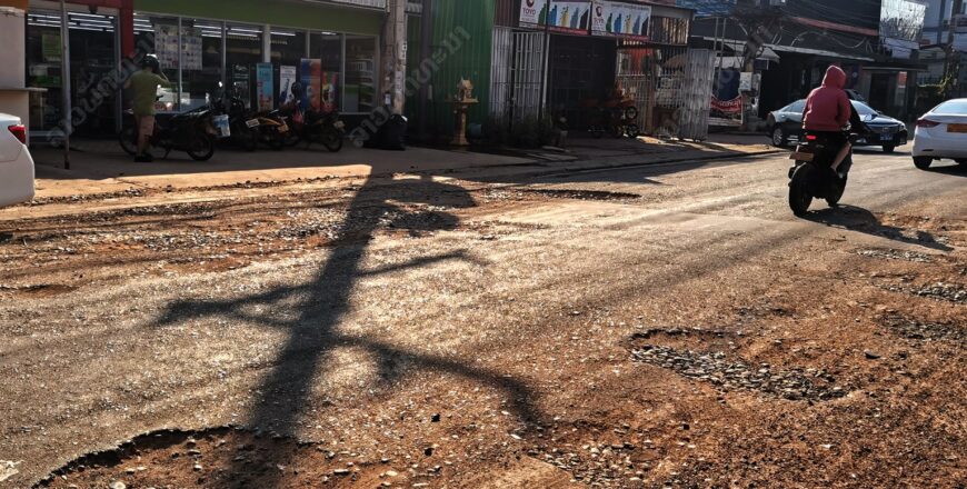 ການແກ້ໄຂບັນຫາເສັ້ນທາງໃນນະຄອນຫລວງວຽງຈັນຍັງຊັກຊ້າ ແຕ່ປະຊາຊົນຍັງເຊື່ອໝັ້ນ ແລະ  ລໍຄອຍດ້ວຍຄວາມຫວັງ