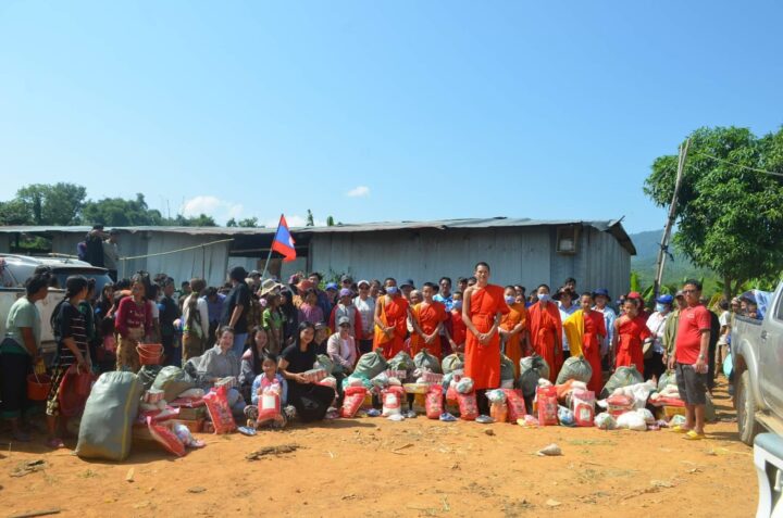 ພຣະສົງ-ສາມະເນນວັດທອງທິບ ເມືອງ ຕົ້ນເຜິ້ງ ແລະ ອອກຕົນຍາດໂຍມຜູ້ທີ່ມີໃຈສັດທາ ລົງມອບເຄື່ອງຊ່ວຍເຫລືອປະຊາຊົນບ້ານ ນໍ້າຟ້າ ລວມມູນຄ່າ 15 ລ້ານກວ່າກີບ ພຣະສົງ-ສາມະເນນວັດທອງທິບ ເມືອງ ຕົ້ນເຜິ້ງ ແລະ ອອກຕົນຍາດໂຍມຜູ້ທີ່ມີໃຈສັດທາ ລົງມອບເຄື່ອງຊ່ວຍເຫລືອປະຊາຊົນບ້ານ ນໍ້າຟ້າ ລວມມູນຄ່າ 15 ລ້ານກວ່າກີບ
