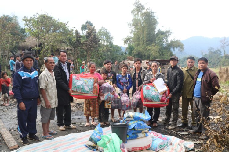 ການນໍາເມືອງໄຊຈຳພອນ ພ້ອມດ້ວຍຄະນະໄພພິບັດຂັ້ນເມືອງ ລົງມອບເຄື່ອງຊ່ວຍເຫລືອຄອບຄົວເກີດອັກຄີໄພ ການນໍາເມືອງໄຊຈຳພອນ ພ້ອມດ້ວຍຄະນະໄພພິບັດຂັ້ນເມືອງ ລົງມອບເຄື່ອງຊ່ວຍເຫລືອຄອບຄົວເກີດອັກຄີໄພ