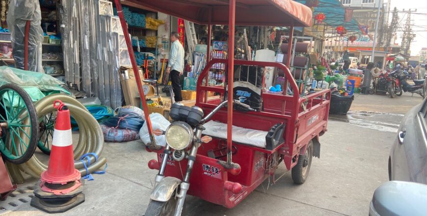 ການນຳໃຊ້ລົດ 3 ລໍ້ມໍເຕີໄຟຟ້າ ຍັງບໍ່ມີຄວາມເປັນລະບຽບຮຽບຮ້ອຍ ແລະ ບໍ່ສະເໝີພາບຕໍ່ລະບຽບຫລັກການ