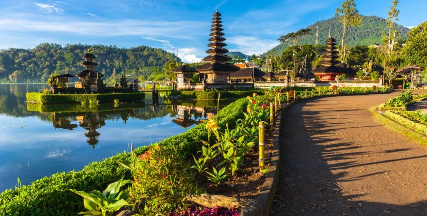 ບາຫລີຮຽກຮ້ອງລັດຖະບານຍົກເລີກ Visa on Arrival ສຳລັບຊາວຣັດເຊຍ ແລະ ອູແກຣນ ຫລັງພົບລັກລອບເຮັດວຽກຢ່າງຜິດກົດໝາຍ