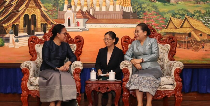 ລັດຖະມົນຕີ ຖວທ ຕ້ອນຮັບທູດກຳປູເຈຍ ເຂົ້າປຶກສາ ຫາລືການແຫ່ທວນໄຟ ກິລາ ຊີເກມ 2023 ຜ່ານ ສປປ ລາວ