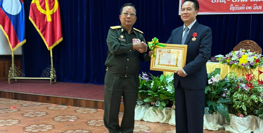 ຮອງນາຍົກ ປະດັບຫລຽນໄຊພິລະອາດຫານຊັ້ນ I ໃຫ້ປະທານປ້ອງກັນຊາດ-ປ້ອງກັນຄວາມສະຫງົບ ແຂວງບລິຄໍາໄຊ