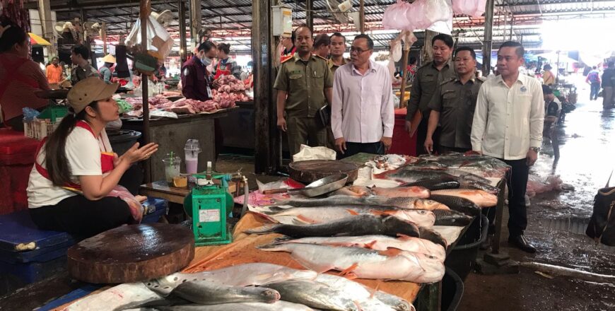 ເຈົ້າໜ້າທີ່ກວດກາການຄ້າ ແຂວງຈຳປາສັກ ເຄື່ອນໄຫວສ້າງບົດບັນທຶກກັບຮ້ານຄ້າຕ່າງໆ ເພື່ອບໍ່ໃຫ້ສວຍໂອກາດຂຶ້ນລາຄາສິນຄ້າ​ໄລຍະບຸນປີໃໝ່ລາວ​