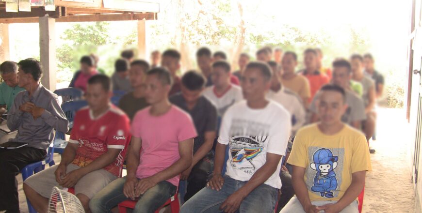 ປກສ ເມືອງທ່າແຂກ ສຶກສາອົບຮົມຜູ້ຖືກເຄາະຮ້າຍຈາກຢາເສບຕິດ 27 ຄົນ