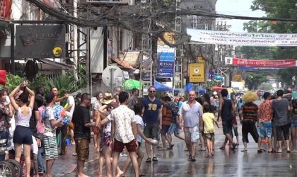 ສະຫລອງປີໃໝ່ ຕ້ອງແບ່ງນ້ຳໃຈເພື່ອເຮົາເພື່ອໝູ່
