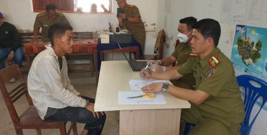 ຂໍຫລິ້ນໂທລະສັບນຳຫລາຍເທື່ອບໍ່ໄດ້ ຈຶ່ງລົງມືກໍ່ເຫດທໍາຮ້າຍຮ່າງກາຍຈົນເສຍຊີວິດ ຂໍຫລິ້ນໂທລະສັບນຳຫລາຍເທື່ອບໍ່ໄດ້ ຈຶ່ງລົງມືກໍ່ເຫດທໍາຮ້າຍຮ່າງກາຍຈົນເສຍຊີວິດ