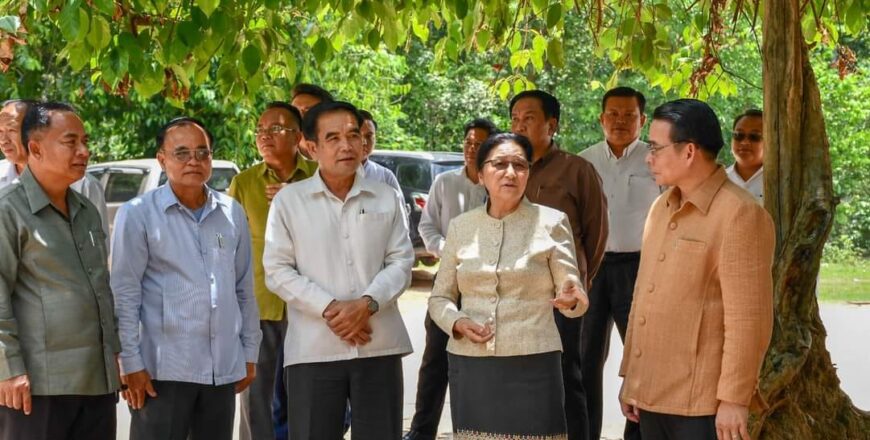 ຮອງປະທານປະເທດ ພົບປະຢ້ຽມຢາມ ປະຊາຊົນ ບ້ານຫຽງ ເມືອງສຸຂຸມາ