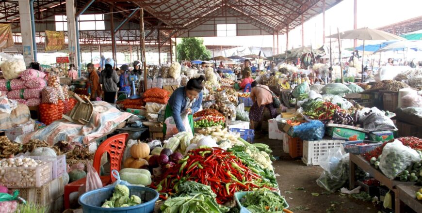 ລວມພະລັງຍົກສູງຜະລິດຕະພັນພາຍໃນໃຫ້ເຕັມທີ່ ກ້າວຜ່ານພົ້ນວິບາກກໍາຂອງຊາດບ້ານເມືອງ ລວມພະລັງຍົກສູງຜະລິດຕະພັນພາຍໃນໃຫ້ເຕັມທີ່ ກ້າວຜ່ານພົ້ນວິບາກກໍາຂອງຊາດບ້ານເມືອງ