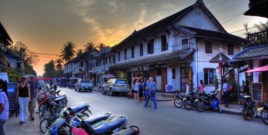 ນັກທ່ອງທ່ຽວ ມີທ່າອ່ຽງຫລຸດລົງ ເນື່ອງຈາກເປັນລະດູຝົນເຮັດໃຫ້ມີຄວາມຫຍຸ້ງຍາກໃນການເດີນທາງ ນັກທ່ອງທ່ຽວ ມີທ່າອ່ຽງຫລຸດລົງ ເນື່ອງຈາກເປັນລະດູຝົນເຮັດໃຫ້ມີຄວາມຫຍຸ້ງຍາກໃນການເດີນທາງ