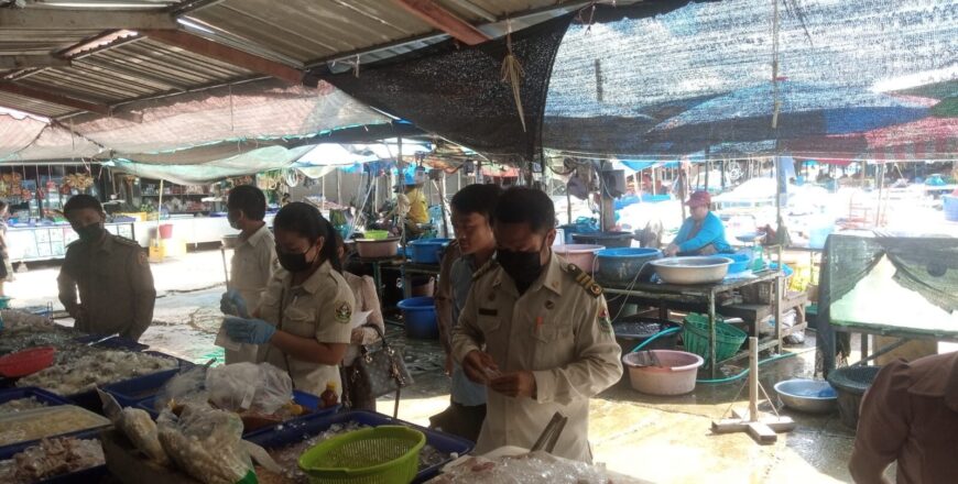 ຢຶດຊິ້ນສ່ວນສັດທີ່ຫ້າມນຳເຂົ້າ 15 ກິໂລກຣາມ ພ້ອມເຮັດບົດບັນທຶກກ່າວເຕືອນ ຢຶດຊິ້ນສ່ວນສັດທີ່ຫ້າມນຳເຂົ້າ 15 ກິໂລກຣາມ ພ້ອມເຮັດບົດບັນທຶກກ່າວເຕືອນ