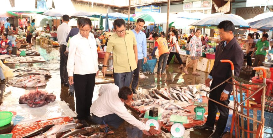 ເຈົ້າໜ້າທີ່ການຄ້າແຂວງຈຳປາສັກ ກັກຢຶດຊິງຊັ່ງ ຊື້-ຂາຍປາທີ່ບໍ່ໄດ້ມາດຕະຖານ ພ້ອມທັງສຶກສາອົບຮົມ ແລະ ປັບໃໝຜູ້ຄ້າຂາຍ