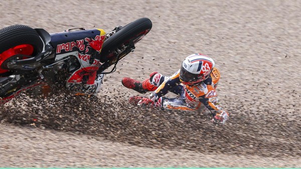 ມາກ ມາເກຊ ຖອນໂຕ ບໍ່ແຂ່ງ MotoGP ທີ່ຊັດເຊ່ນຣິງ ຫລັງລົ້ມຄັ້ງທີ່ 5 ໃນຮອບ ອາທິດຈົນນິ້ວຫັກ