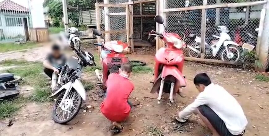 ປກສ ເມືອງຊຳໃຕ້ ສຶກສາອົບຮົມເດັກນ້ອຍຂັບລົດຈັກທີ່ດັດແປງສະພາບເຕັກນິກລົດ