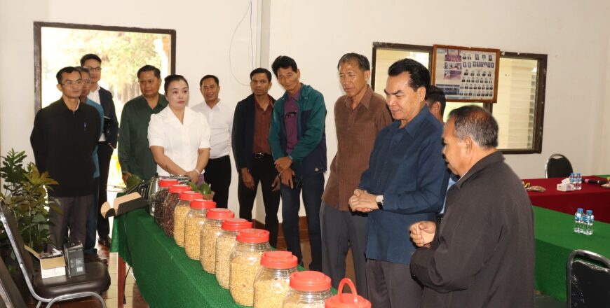 ລັດຖະມົນຕີກະຊວງກະສິກໍາ ແລະ​ ປ່າໄມ້ ລົງຊຸກຍູ້ສົ່ງເສີມສູນຄົ້ນຄວ້າ ກະສິກໍາເມືອງ​ປາກຊ່ອງ ໃຫ້ນັບມື້ພັດທະນາຂຶ້ນ