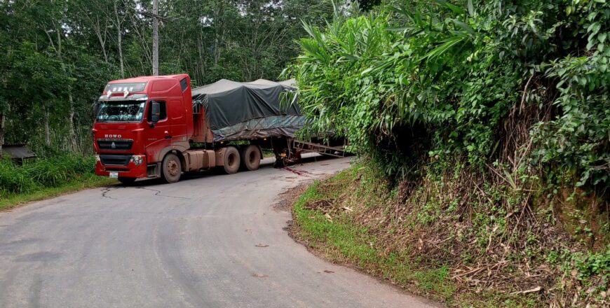 ອຸບັດຕິເຫດ ລົດພ່ວງ ແລະ ລົດຈັກ ຕຳກັນ ຢູ່ບ້ານນຳແພ ຫາ ບ້ານຢໍ້ ເມືອງບຸນເໜືອ ແຂວງຜົ້ງສາລີ ເສຍຊີວິດຄາທີ່ ອຸບັດຕິເຫດ ລົດພ່ວງ ແລະ ລົດຈັກ ຕຳກັນ ຢູ່ບ້ານນຳແພ ຫາ ບ້ານຢໍ້ ເມືອງບຸນເໜືອ ແຂວງຜົ້ງສາລີ ເສຍຊີວິດຄາທີ່