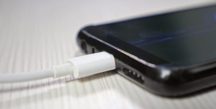 Apple ເຕືອນຢ່ານອນຫລັບໃກ້ໄອໂຟນທີ່ສາກຢູ່ Apple ເຕືອນຢ່ານອນຫລັບໃກ້ໄອໂຟນທີ່ສາກຢູ່
