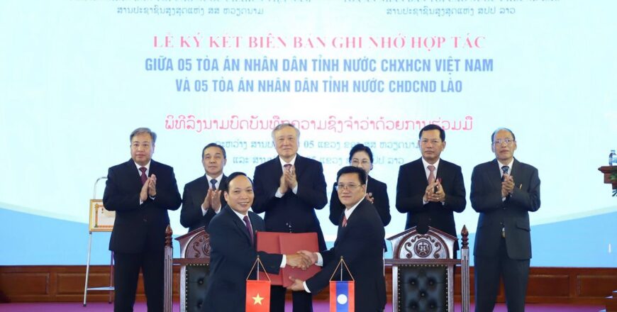 ສານປະຊາຊົນລາວ-ຫວຽດນາມ ລົງນາມບົດບັນທຶກ ເພື່ອເປີດກວ້າງການຮ່ວມມືໃຫ້ກວ້າງຂວາງ ແລະ ລົງສູ່ຂັ້ນຮາກຖານໃຫ້ຫລາຍຂຶ້ນ ສານປະຊາຊົນລາວ-ຫວຽດນາມ ລົງນາມບົດບັນທຶກ ເພື່ອເປີດກວ້າງການຮ່ວມມືໃຫ້ກວ້າງຂວາງ ແລະ ລົງສູ່ຂັ້ນຮາກຖານໃຫ້ຫລາຍຂຶ້ນ