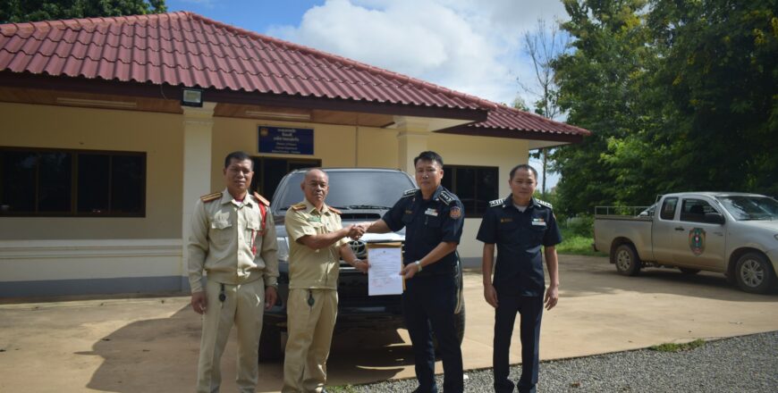 ຈະລາຈອນ ແຂວງບໍ່ແກ້ວ ມອບລົດທີ່ບໍ່ມີເອກກະສານ ໃຫ້ເຈົ້າໜ້າທີ່ພາສີປະຈຳແຂວງ ເພື່ອດຳເນີນການສືບສວນ-ສອບສວນ