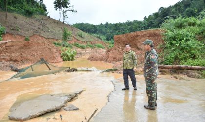 ຮອງເຈົ້າເມືອງໆປາກລາຍ ຕິດຕາມຜົນກະທົບຈາກນ້ຳປ່າໄຫລຊຸເຂດກຸ່ມບ້ານພັດທະນາບຸ່ງມ່າ-ຕາກແດດ