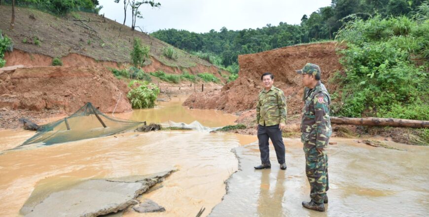 ຮອງເຈົ້າເມືອງໆປາກລາຍ ຕິດຕາມຜົນກະທົບຈາກນ້ຳປ່າໄຫລຊຸເຂດກຸ່ມບ້ານພັດທະນາບຸ່ງມ່າ-ຕາກແດດ