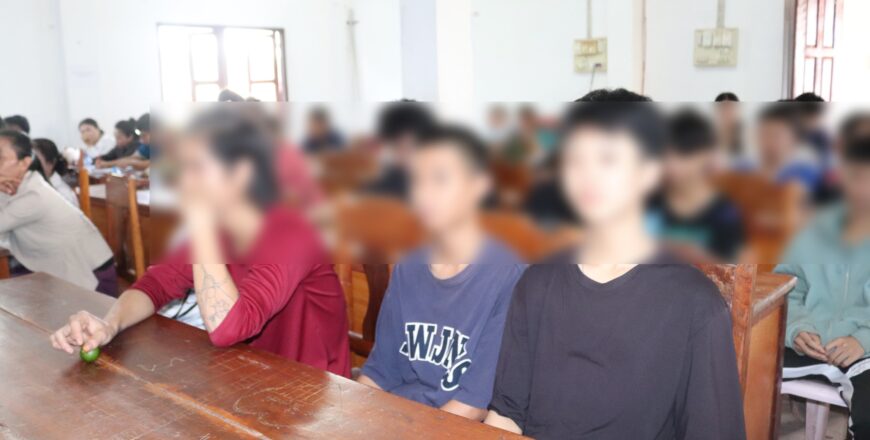 ປກສ ແຂວງຫລວງນໍ້າທາ ກັກຕົວໄວ້ລຸ້ນ 25 ຄົນ ທີ່ມົ້ວສຸມດື່ມນໍ້າກະທ່ອມ ມາສຶກສາອົບຮົມກ່າວເຕືອນ