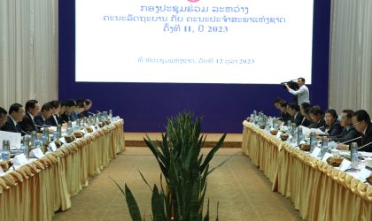 ລັດຖະບານ ແລະ ສະພາແຫ່ງຊາດ ປຶກສາຫາລື ແກ້ໄຂບັນຫາຫຍຸ້ງຍາກທາງດ້ານເສດຖະກິດ ການເງິນ ລວມທັງປາກົດການຫຍໍ້ທໍ້ຕ່າງໆ