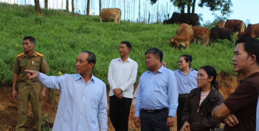 ເຈົ້າແຂວງໆຫລວງພະບາງ ລົງຊຸກຍູ້ການປູກ-ການລ້ຽງຂອງປະຊາຊົນ ຢູ່ ເມືອງວຽງຄຳ