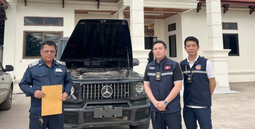 ຢຶດລົດ Mercedes Benz ບໍ່ມີເອກະສານຖືກຕ້ອງ