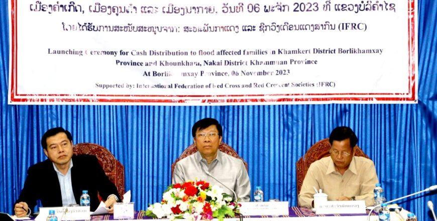 ອົງການກາແດງແຫ່ງຊາດ ມອບເງິນຊ່ວຍເຫລືອໃຫ້ປະຊາຊົນ ທີ່ໄດ້ຮັບຜົນກະທົບຈາກໄພນຳ້ຖ້ວມ