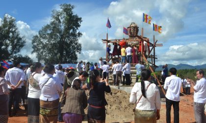 ເມືອງຕົ້ນເຜິ້ງ ວາງສີລາລຶກສ້າງພຣະທາດ ຣັດຕະນະເຈດີ ສຸວັນນະສຣິຄູນເມືອງ ແລະ ຫລໍ່ພຣະເຈົ້າທັນໃຈ ປາງມາຣະວິໄຊ