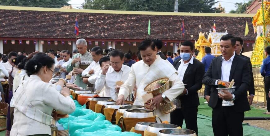 ຊາວພຸດຮ່ວມໃສ່ບາດ ສືບສານປະເພນີ ບຸນທາດຫລວງວຽງຈັນ ປະຈຳປີ 2023