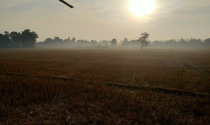 ຈະມີຝົນຕົກໃນລະດັບຄ່ອຍຢູ່ບາງທ້ອງຖິ່ນ ແຕ່ລະພາກ ແລະ ຈະສືບຕໍ່ເຢັນ ຫາ ໜາວເຢັນ  ພ້ອມມີໝອກບາງປົກຫຸ້ມຢູ່ທົ່ວ