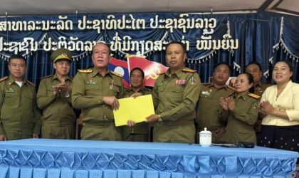 ມອບ-ຮັບໜ້າທີ່ ຫົວໜ້າຄ້າຍຄຸມຂັງໂພນຕ້ອງ ຜູ້ເກົ່າ ແລະ ຜູ້ໃໝ່