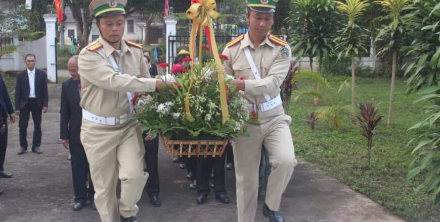 ການນຳ ພັກ-ລັດ ແຂວງຜົ້ງສາລີ ວາງກະຕ່າດອກໄມ້ຢູ່ອະນຸສາວະລີ ປະທານ ໄກສອນ ພົມວິຫານ ການນຳ ພັກ-ລັດ ແຂວງຜົ້ງສາລີ ວາງກະຕ່າດອກໄມ້ຢູ່ອະນຸສາວະລີ ປະທານ ໄກສອນ ພົມວິຫານ