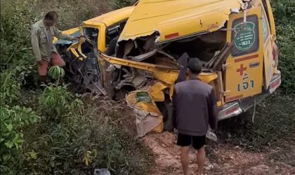 ລົດກູ້ໄພເຈົ້າໂຕ່ງ ເກີດອຸບັດຕິເຫດ ຢູ່ເຂດບ້ານ ນ້ຳໂລ້ ນ້ຳຈິງ ເມືອງ ທ່າພະບາດ ແຂວງບໍລິຄຳໄຊ