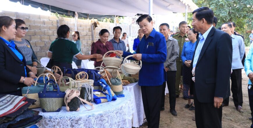 ປະທານປະເທດ ເຄື່ອນໄຫວຢ້ຽມຢາມ ແລະ ເຮັດວຽກຢູ່ແຂວງວຽງຈັນ ພ້ອມເນັ້ນໃຫ້ແກ້ໄຂບັນຫາວິກິດການເງິນໃນປັດຈຸບັນ