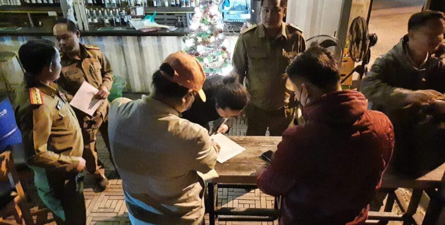 ຄະນະຮັບຜິດຊອບແກ້ໄຂສຽງເນືອງນັນ ເມືອງສີໂຄດຕະບອງ ກວດພົົບຮ້ານອາຫານ-ກິນດື່ມ ລະເມີດລະບຽບການ 4 ຮ້ານ