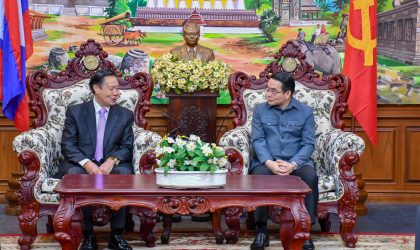 ຮອງລັດຖະມົນຕີ ຖວທ ພ້ອມຄະນະ ເຂົ້າພົບປະເຈົ້າແຂວງຈຳປາສັກ ໃນໂອກາດລົງເຄື່ອນໄຫວວຽກ