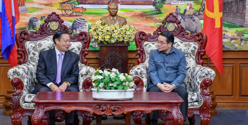 ຮອງລັດຖະມົນຕີ ຖວທ ພ້ອມຄະນະ ເຂົ້າພົບປະເຈົ້າແຂວງຈຳປາສັກ ໃນໂອກາດລົງເຄື່ອນໄຫວວຽກ