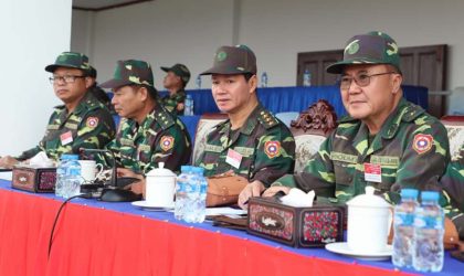 ຮອງລັດຖະມົນຕີ ກະຊວງປ້ອງກັນປະເທດ ຊີ້ນຳການຊ້ອມຮົບຍິງສະແດງລູກປືນແທ້ ກຽມສະຫລອງວັນສ້າງຕັ້ງກອງທັບປະຊົນລາວ ຄົບຮອບ 75 ປີ