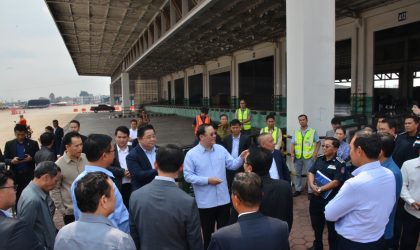 ນາຍົກ ລົງຊຸກຍູ້ແກ້ໄຂສິ່ງກີດຂວາງອັດຕັນ ຢູ່ດ່ານສາກົນສິນຄ້າ ທ່າບົກ-ທ່ານາແລ້ງ
